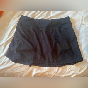 black lululemon skirt: Size 6